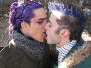 adam-lambert-kissing-picture.jpeg