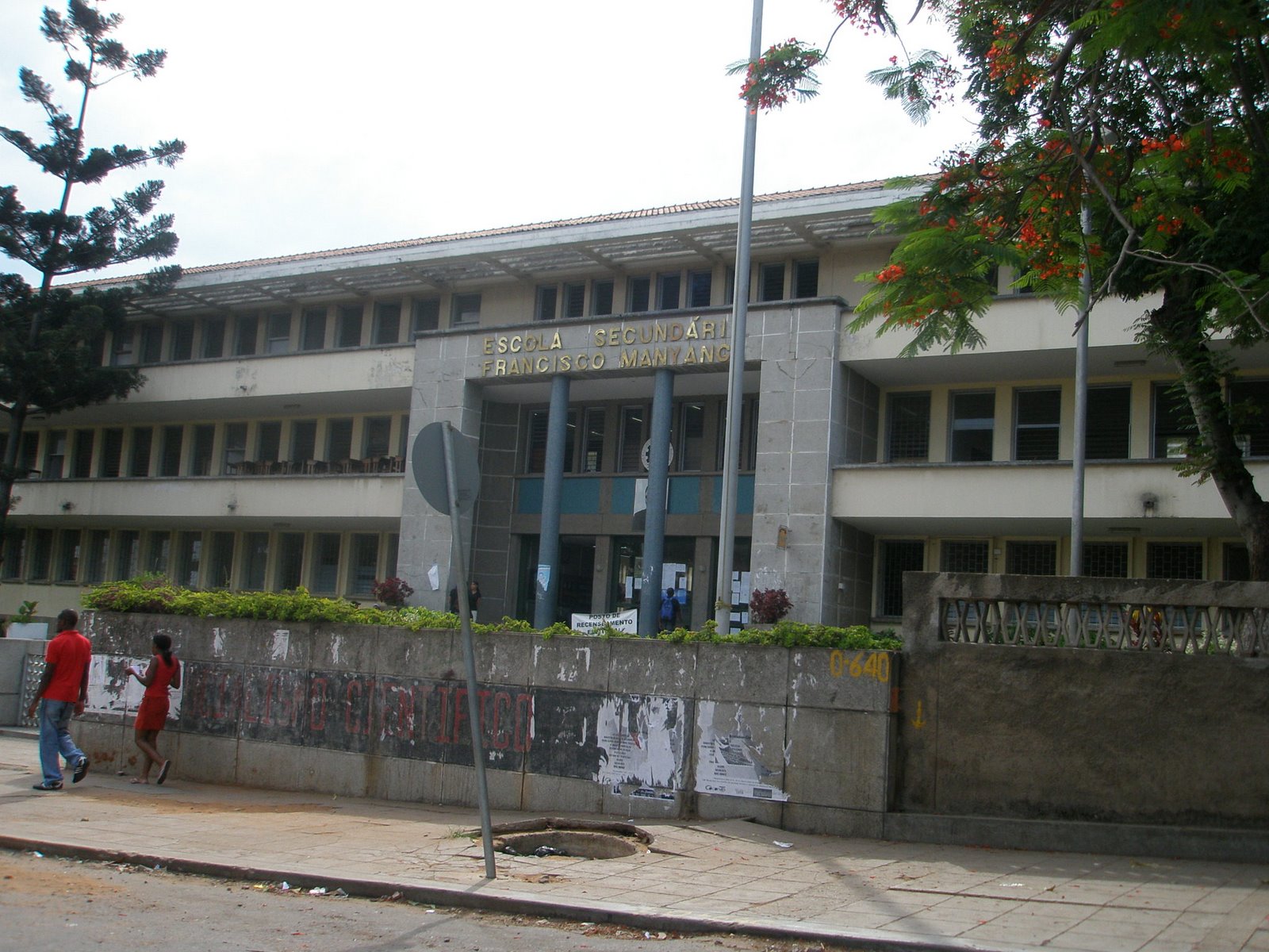 Digital no Índico: Escola Secundaria Francisco Manyanga....