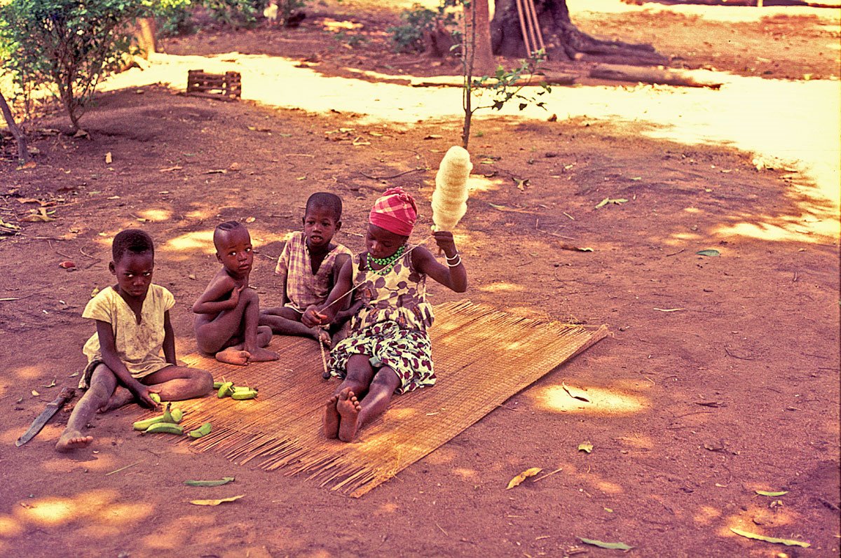 spinning cotton thread - Sokurella (near Bintimani)