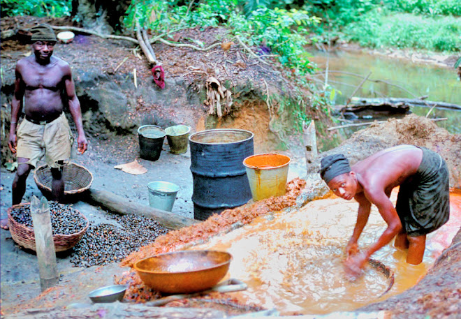 making palm oil near Vaama Nongowa