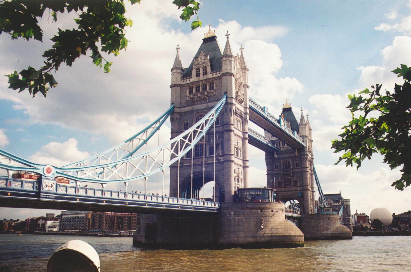 [london_bridge.jpg]