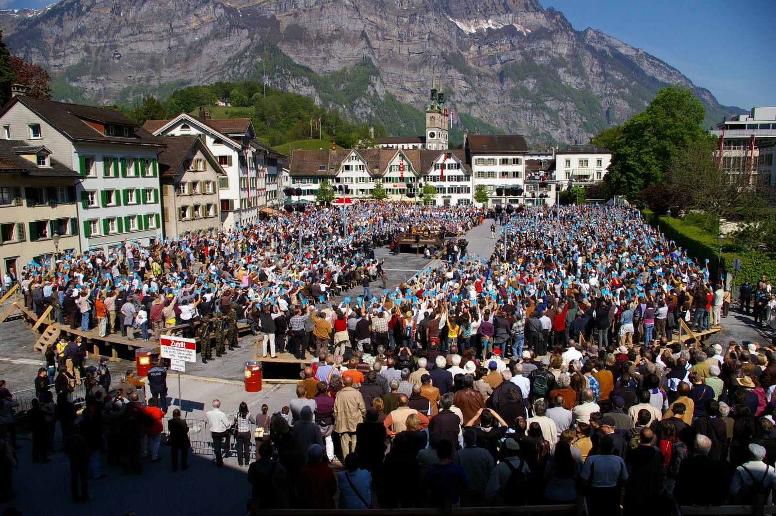 [Landsgemeinde_Glarus,_2009.jpg]