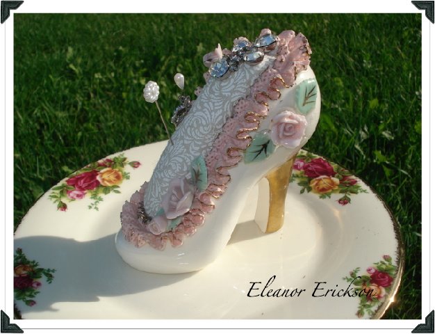 [pincushion+shoe+1.jpg]