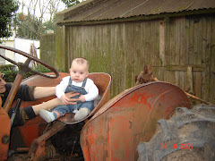 En el tractor del Abuelo Carlos!!!...