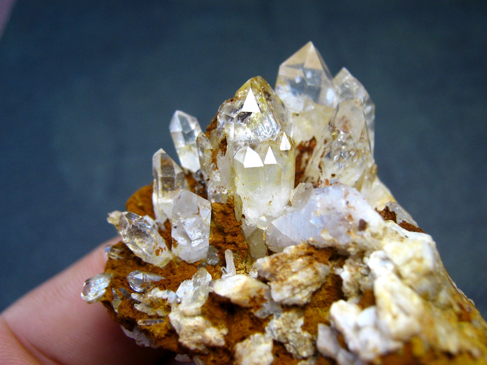 Colección de Minerales de Mmarte Nuevos cuarzos de Alonsotegi (Vizcaya)