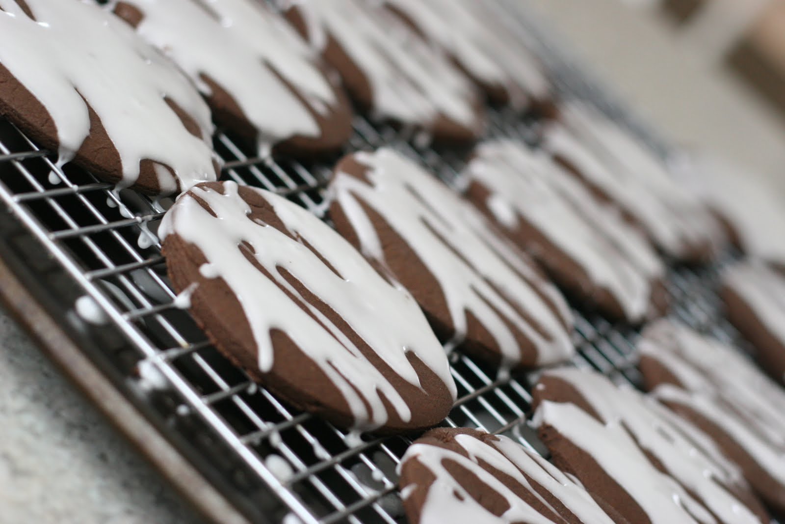 Sweet Cheeks in the Kitchen. Chocolate Ginger Molasses Cookies