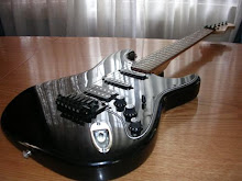 hermosa guitarra negra:D