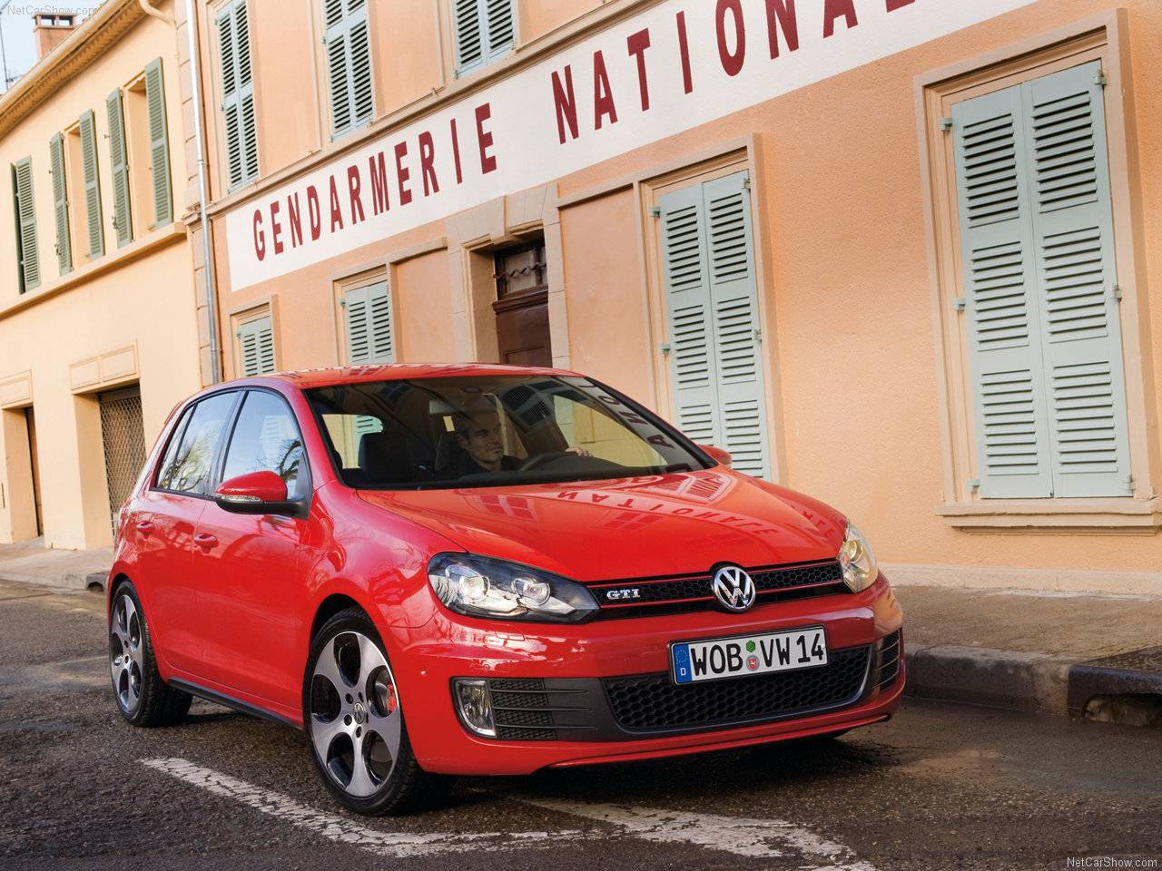 http://4.bp.blogspot.com/_lsyt_wQ2awY/TE7fWNSbCVI/AAAAAAAB_vE/7yos-kV6esU/s1600/Volkswagen-Golf_GTI_2010_1280x960_wallpaper_09.jpg