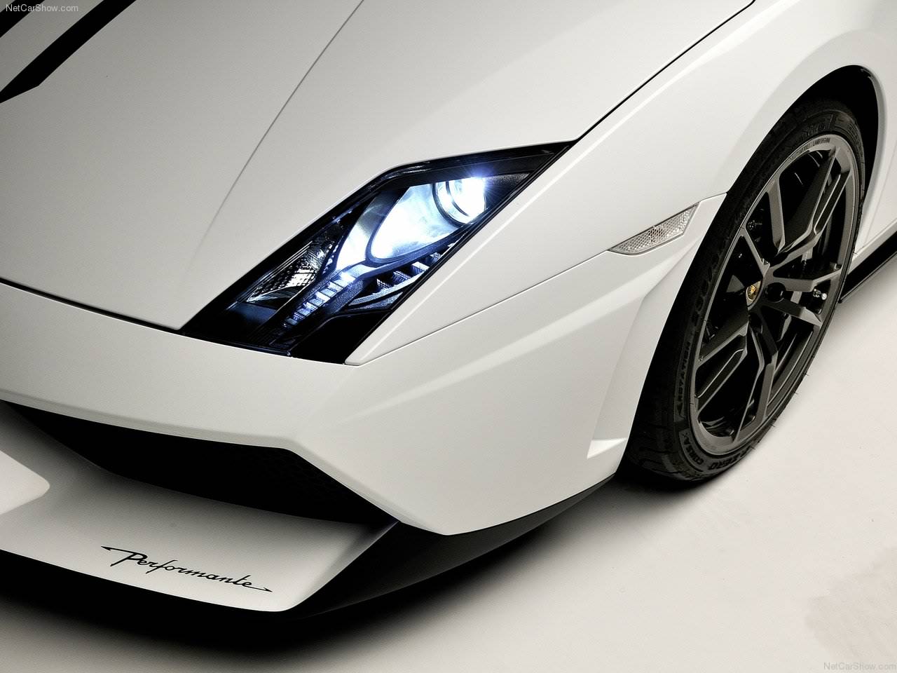 http://4.bp.blogspot.com/_lsyt_wQ2awY/TPK7W36MbpI/AAAAAAACHpg/QiumGjcy3-Q/s1600/Lamborghini-Gallardo_LP570-4_Spyder_Performante_2011_1280x960_wallpaper_08.jpg