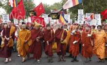 10,000 STRONG PEACE WALK IN LONDON LED BY BURMESE,ENGLISH,SRI LANKAN, AND JAPANESE BUDDHIST MONKS