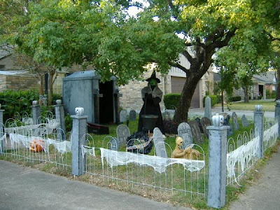 Decorating Yard For Halloween