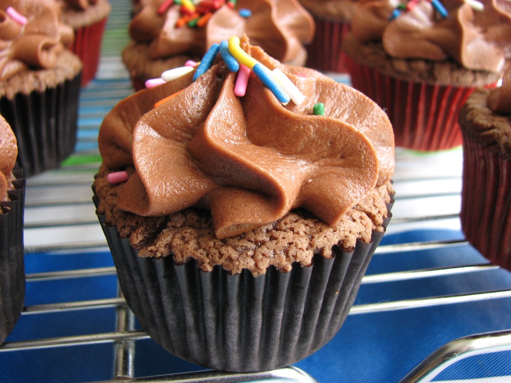 Heidi Bakes Milk chocolate cupcakes with chocolate icing