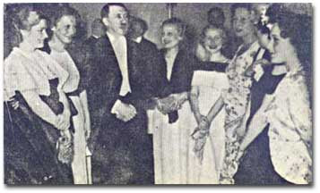 Hitler con las actrices Else Ester, Leni Marenbach, Lilian Harvey, Karin Hardt, Dinah Grace Hitler con las actrices Else Ester, Leni Marenbach, Lilian Harvey, Karin Hardt, Dinah Grace
