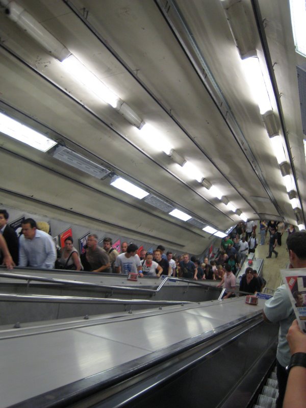 [London+tunnelbana+rulltrappa.jpg]