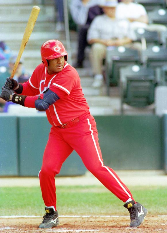 El avispero ORESTES KINDELAN ES EL REY DE LOS JONRONES Y LAS