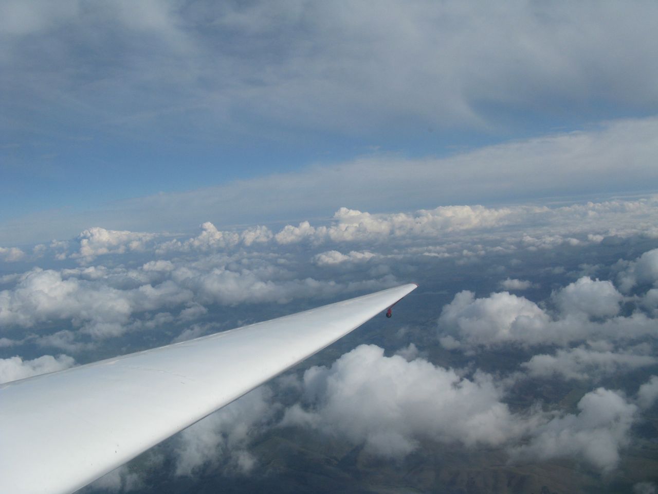 [above+the+clouds+in+a+glider.jpg]