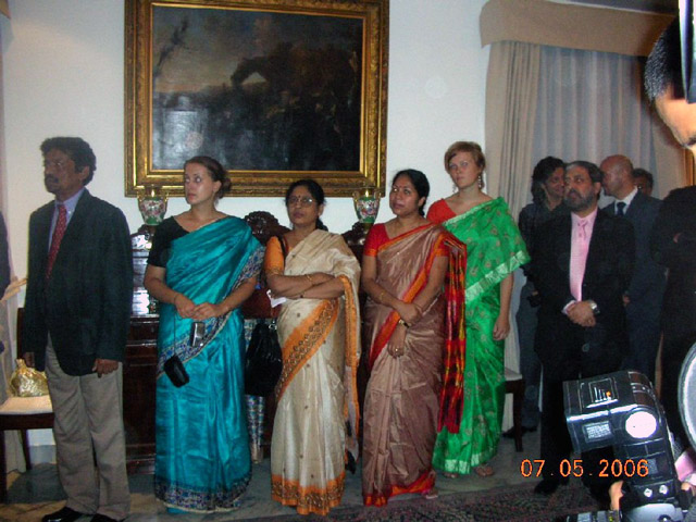 [ID200610-Audience+for+the+Award.JPG]