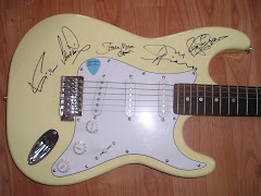 Guitarra Autografada pelo Deep Purple, com a palheta do Steve Morse