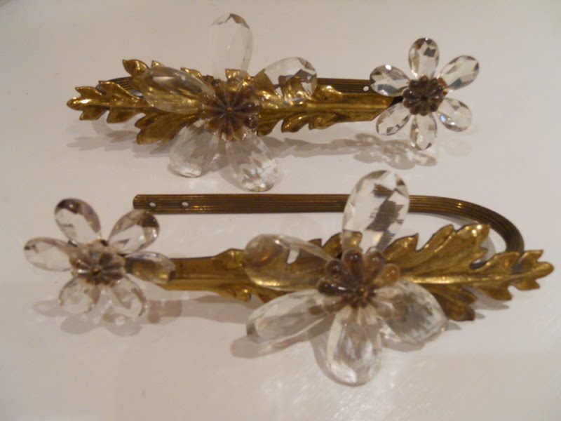 [curtain+tie+backs.jpg]