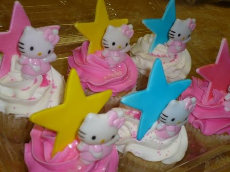 Pics Of Hello Kitty Cakes. Hello Kitty Cupcakes