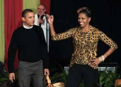 [Michelle+Barack+Halloween+2009a.jpg]