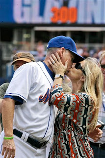 Glavine gets a kiss from his wife Christine