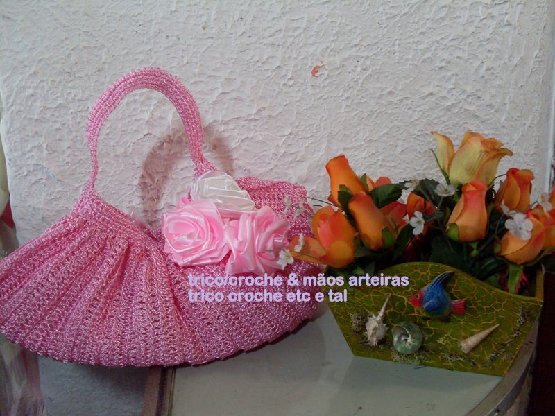 [fat+bag+rosa+com+flores+de+fita+e+cestinho+com+craquele.jpg]