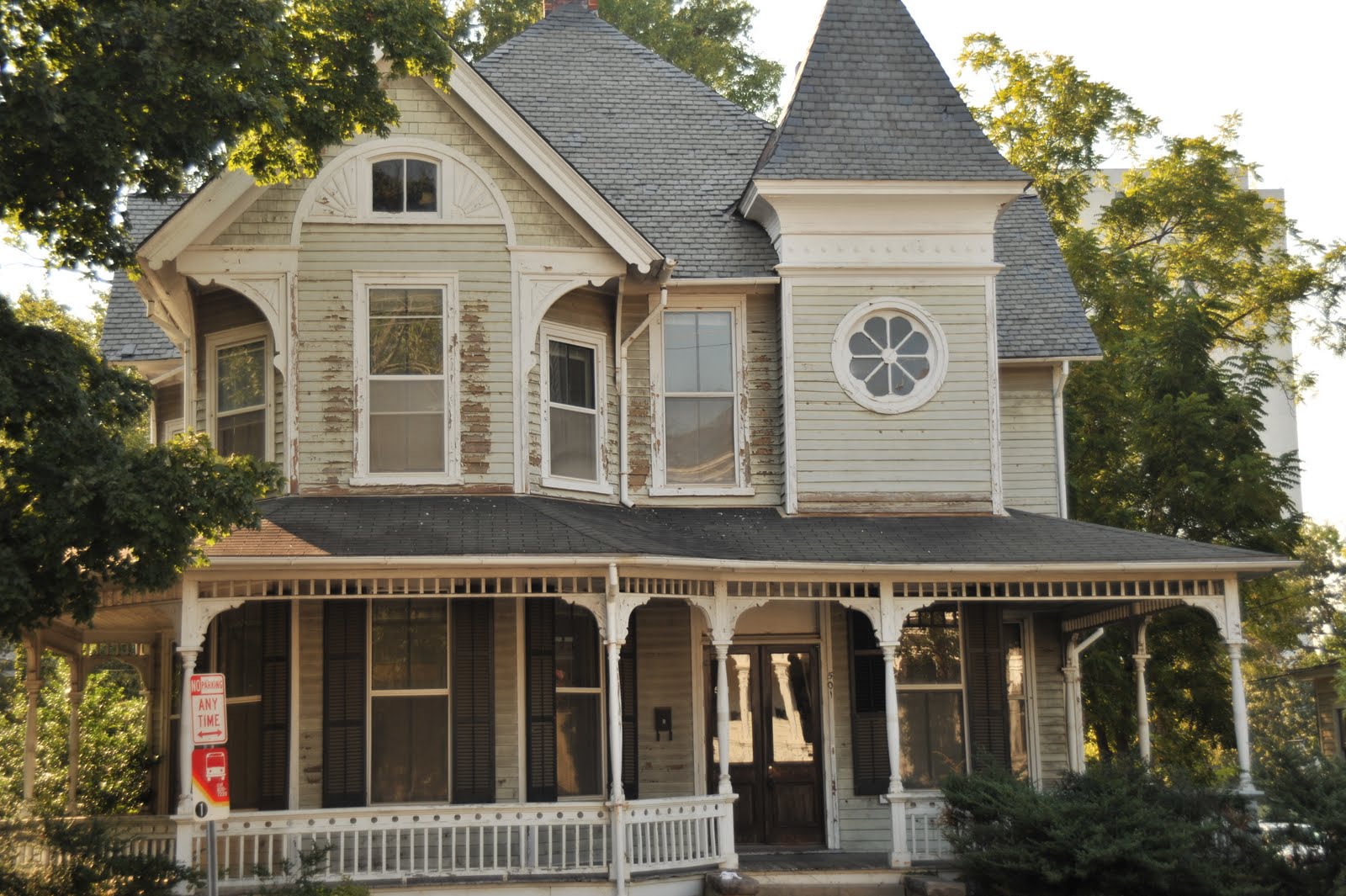 Les Petits Mots de la Pleyeuse Raleigh's Historical Sites