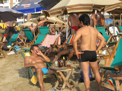 Blue Chair Puerto Vallarta photo ranch: muchedumbre en la playa de blue chairs, puerto Blue Chair Puerto Vallarta photo ranch: muchedumbre en la playa de blue chairs, puerto