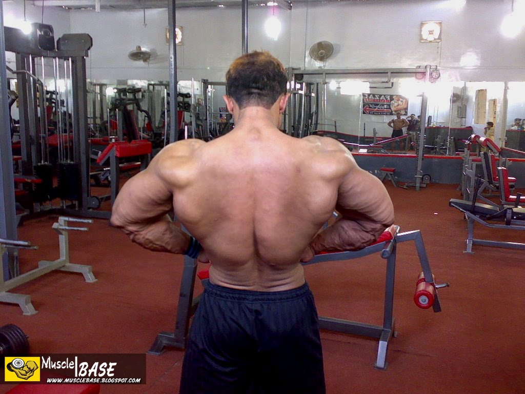 http://4.bp.blogspot.com/_mC1TEdZ4gks/S99Kzve0U7I/AAAAAAAAKNQ/PtV_CZ9V18Q/s1600/Syed%2BFazal%2BElahi%2BTraining%2BIn%2BGym%2B-%2B03%2B-%2Bwww.Musclebase.Blogspot.com.JPG