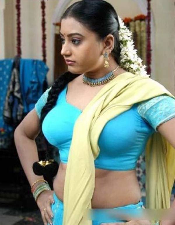 http://4.bp.blogspot.com/_mCQCUdBDa_U/S8q6XMDvGZI/AAAAAAAAGbI/gEr8FqY4TBk/s1600/Desi_Mallu_Navel_Aunty_Saree_Blouse_0.jpg