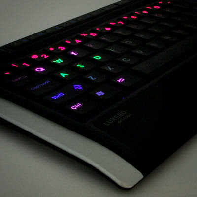 Keyboard yang bisa digunakan di tempat gelap - Inovasi Teknologi Personal di Jepang - Simbya