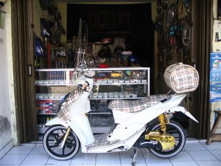 Modif yamaha mio scooter matic white color