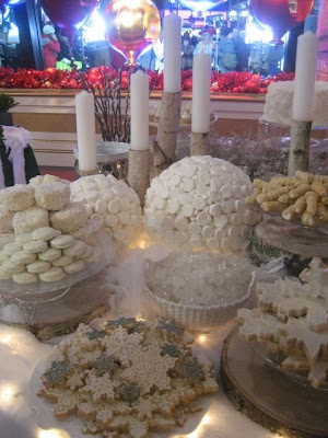 of one main colorwhite create a winter wonderland The table cloth is of one main colorwhite create a winter wonderland The table cloth is