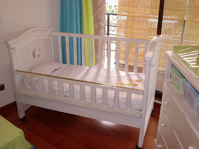 muebles de madera: detalle bebé