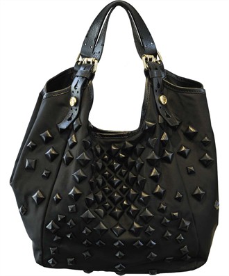 Fcommefashion: novembre 2010 Borsetta nera in vernice