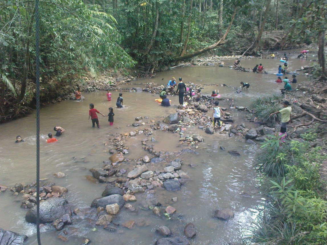 Diary of a supermom wannabe: Berbaju Kurung Bling2 ke Gunung Belumut