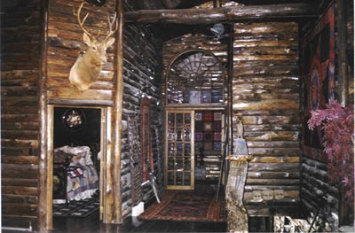 [Log_cabin_interior_2.jpg]