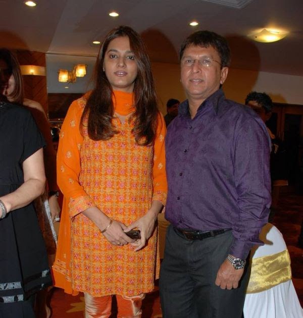 Cricket Players Photo Kiran More It was for the first time in the history of cricket that archrivals india and pakistan were facing each other in a world cup and tensions were expectedly then the young sachin tendulkar who was bowling sent one down the leg side. cricket players photo blogger