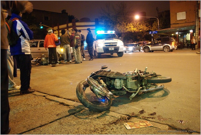 [choque+de+motos+01.jpg]