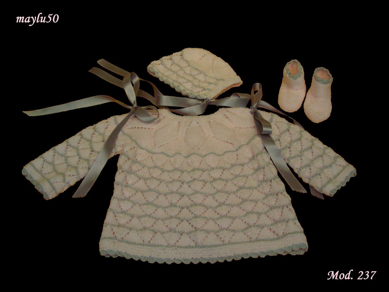 . Conjunto de bebe en lana fina.