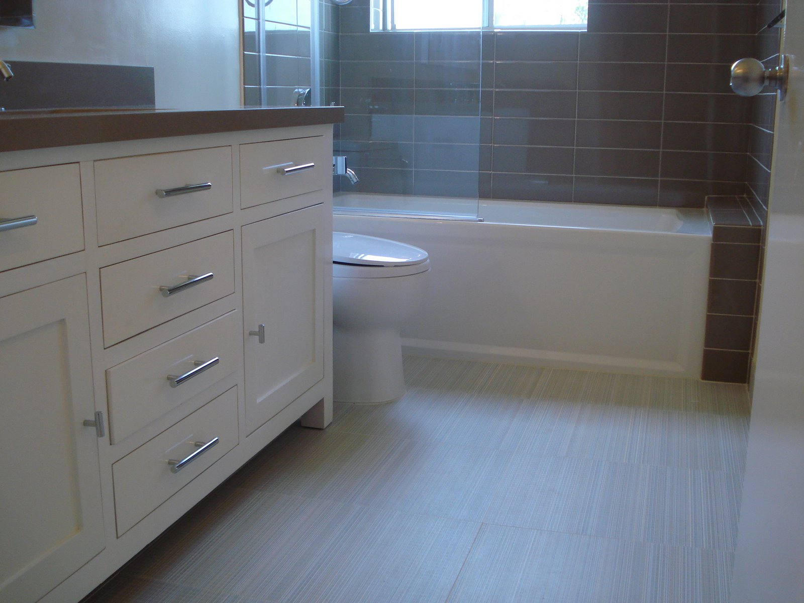 [2VanityFloor.JPG]