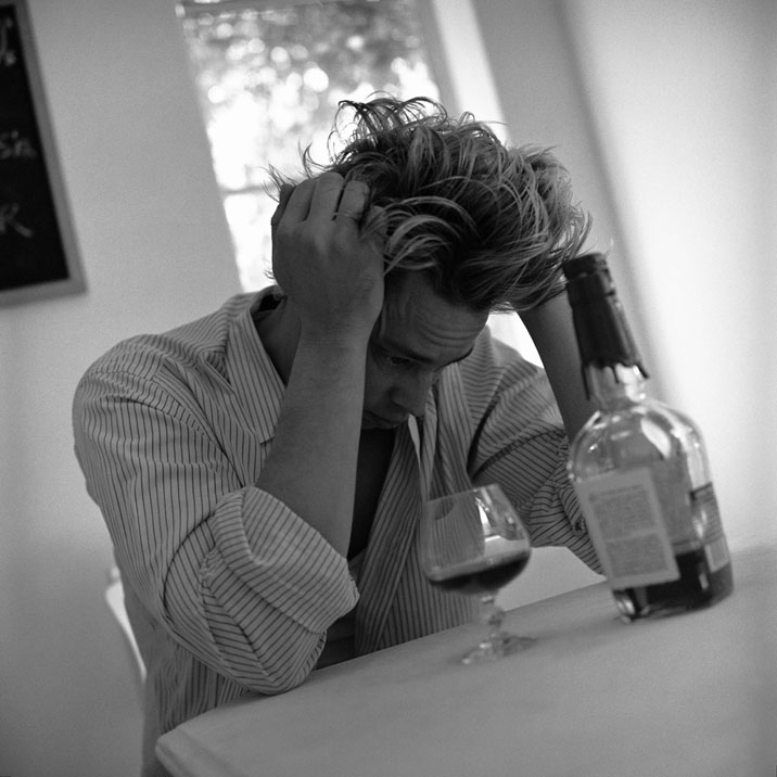 El tratamiento del alcoholismo por las hierbas de 7 hierbas