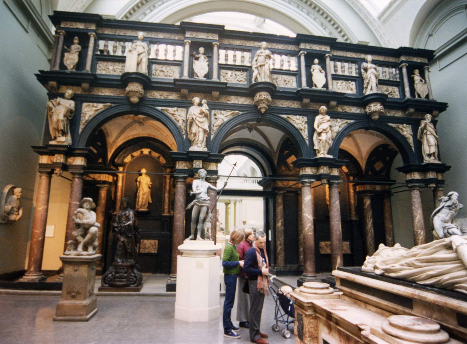 [Victoria-&-Albert-Museum-Sculpture-Gallery.jpg]