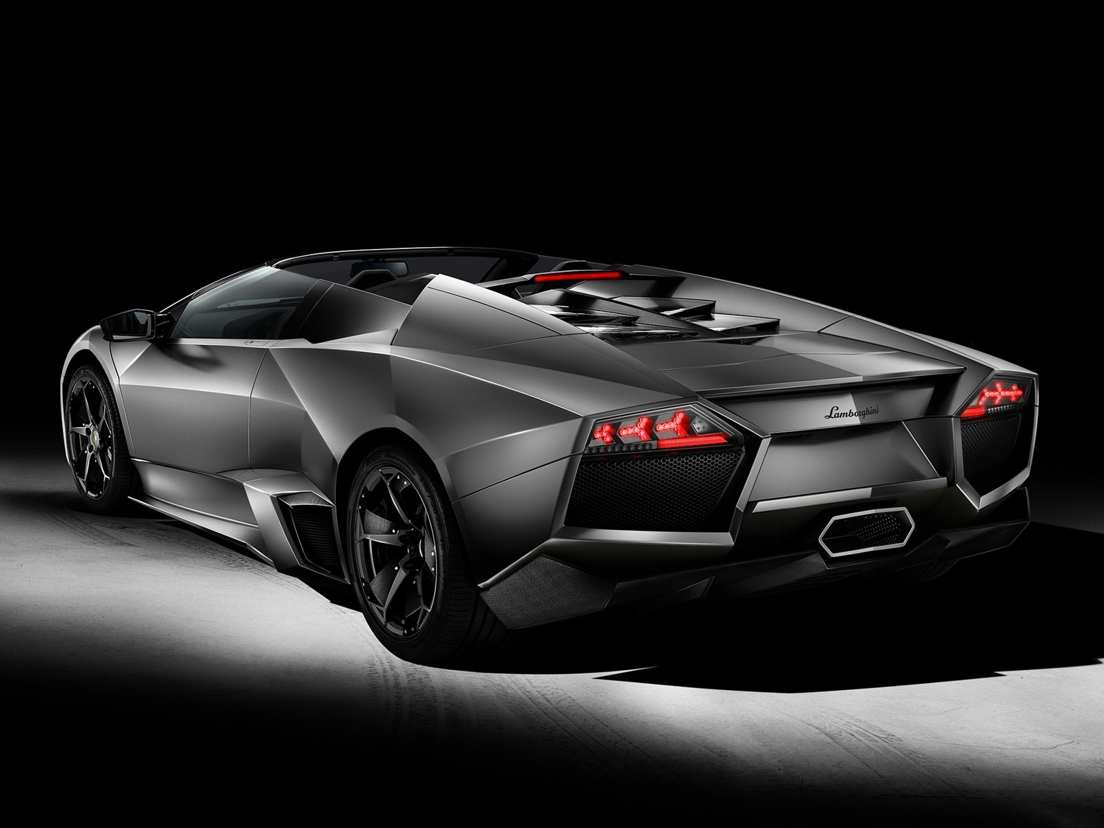 http://4.bp.blogspot.com/_m_XWwB73yT4/S-t7rGbGWnI/AAAAAAAABwQ/gwwcOCeh1pY/s1600/Lamborghini_Reventon_Roadster_2010_04.jpg