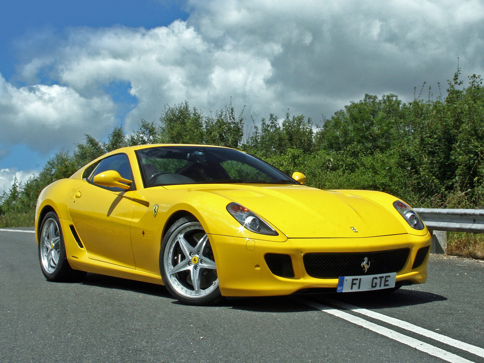 http://4.bp.blogspot.com/_m_XWwB73yT4/S-tx7VxdMEI/AAAAAAAABtY/s15frXcFAgM/s1600/Ferrari-599-GTB-Fiorano-HGTE-2010_05.jpg