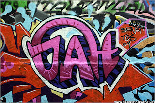 Amazing graphic graffiti  - wall graffiti