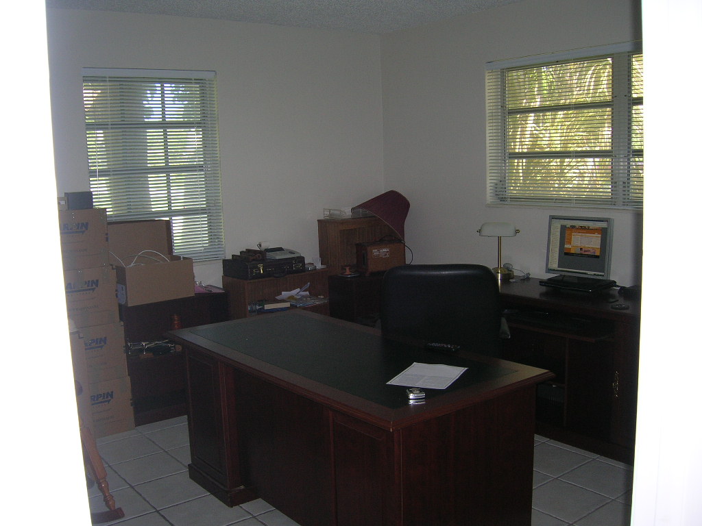 [003+Office+with+new+credenza.JPG]