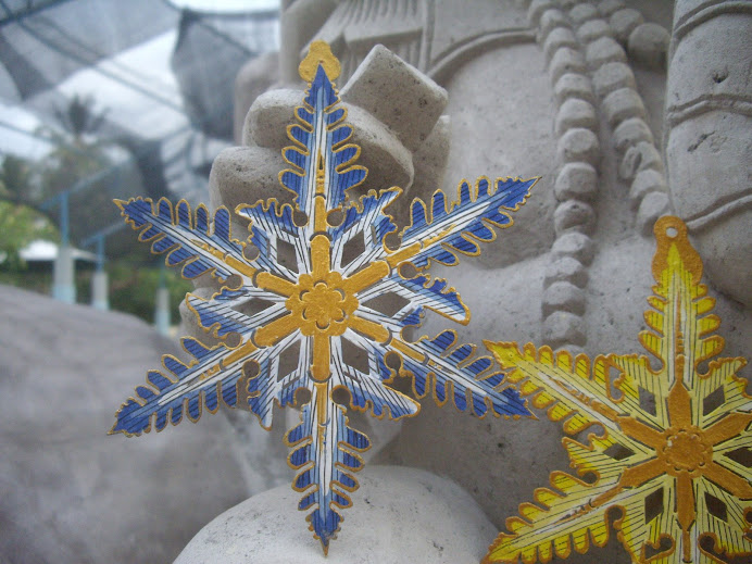 SNOWFLAKE-STAR--COLORFULLY DESIGNED AND BRILLIANTLY HAND PAINTED  IN BALI, WAYANG-KULIT STYLE