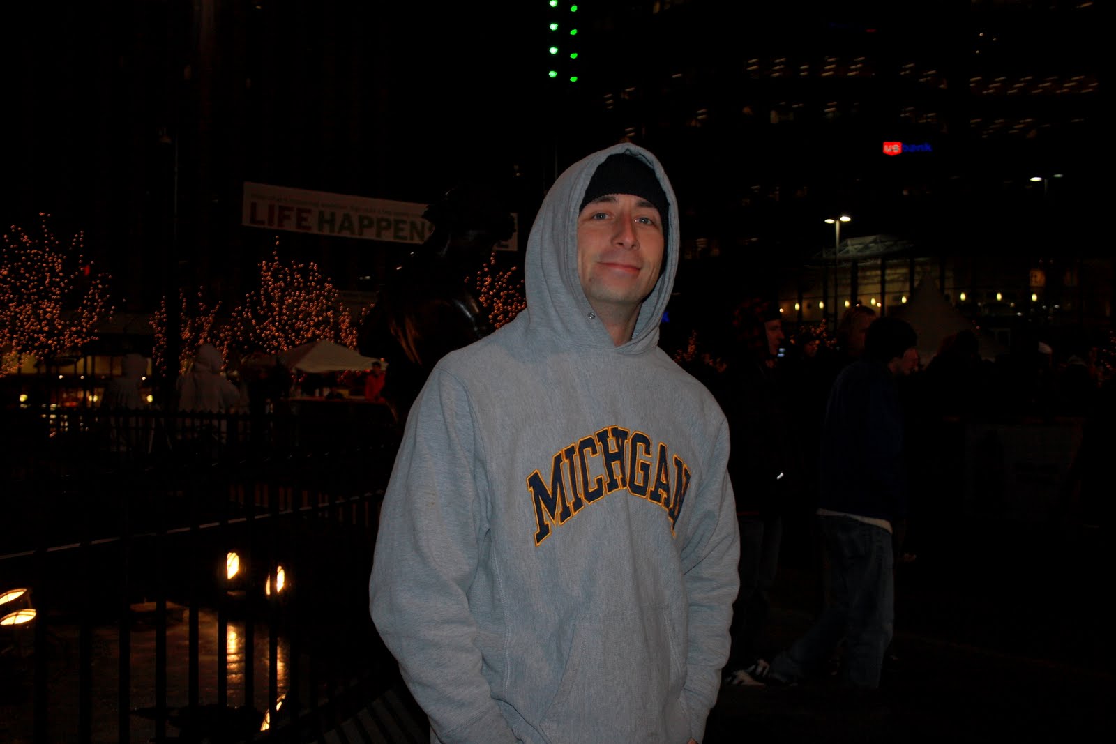 [Mike+at+Fountain+Square-1.JPG]